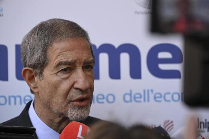 Musumeci, 'economia del mare puòessere motore di crescita'